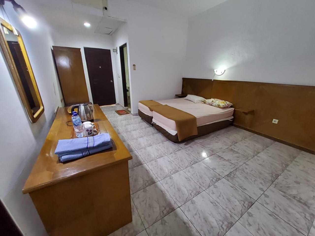 Hotel Kumala Samudra Cikakak Exterior foto