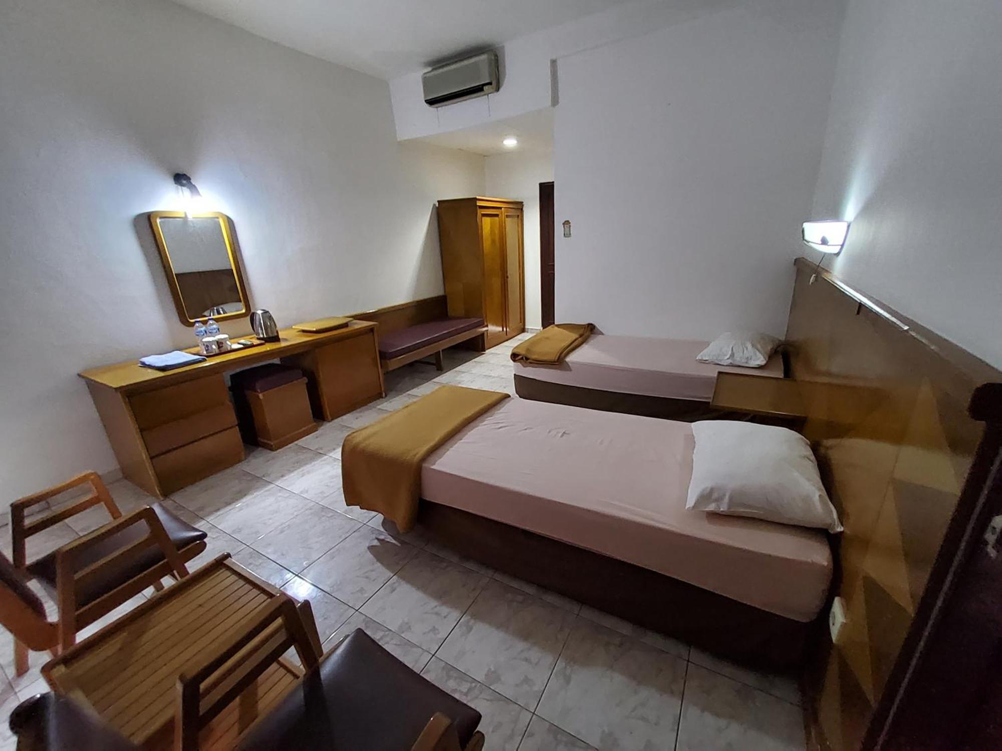Hotel Kumala Samudra Cikakak Exterior foto